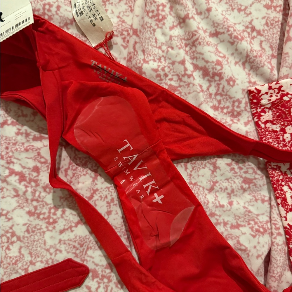 New 💯 % authentic Burberry swimming suit. Size L. - Picture 7 of 9